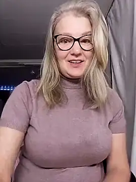 irinamaux online show from November 2025 05:29:02 AM