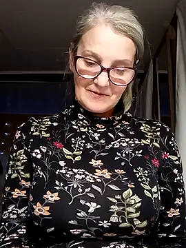 irinamaux online show from September 2025 04:57:01 PM