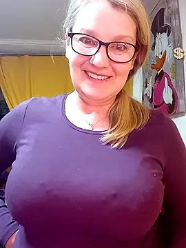 irinamaux online show from March 2026 11:10:01 PM