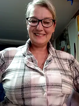 irinamaux online show from May 2026 12:51:01 AM