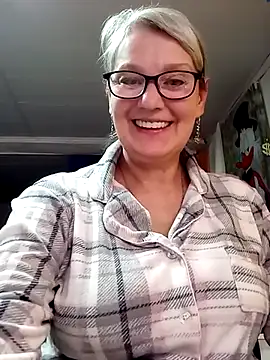 irinamaux online show from May 2026 12:26:02 PM