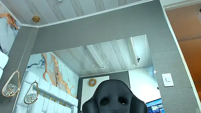 emily madrid online show from November 2025 05:44:01 AM