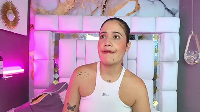 emily madrid online show from November 2025 05:24:02 AM