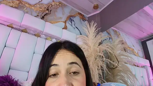 emily madrid online show from November 2025 05:50:01 AM