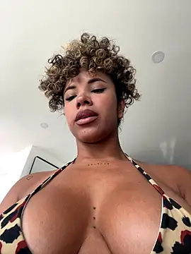 Brunettexio online show from November 2025 08:35:02 PM