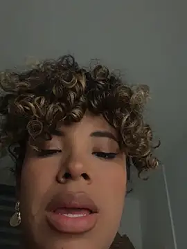 Brunettexio online show from November 2025 03:21:02 AM