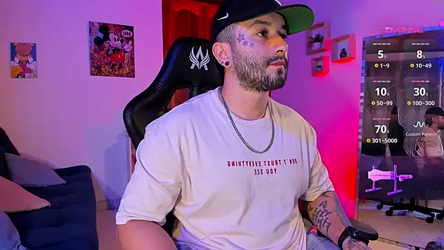 Snapshot of Alex_maraj chatting on November 2025 10:13:02 PM Alex maraj online show from November 2025 10:13:02 PM