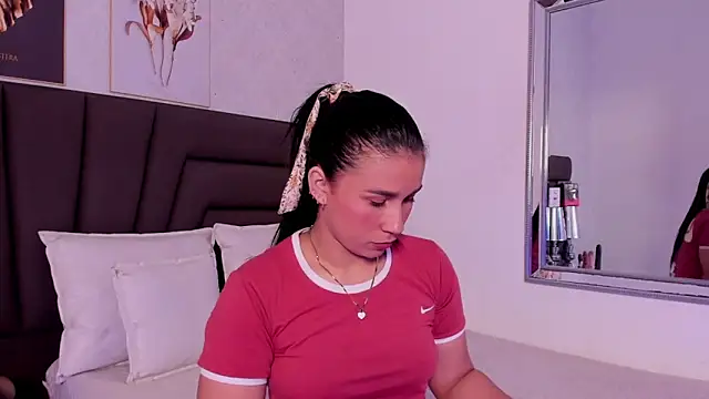 Sofi Perez  online show from October 2025 11:24:02 AM
