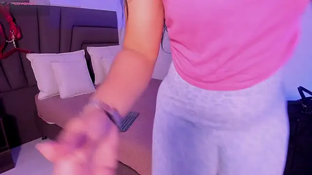 Sofi Perez  online show from February 2026 11:10:02 AM