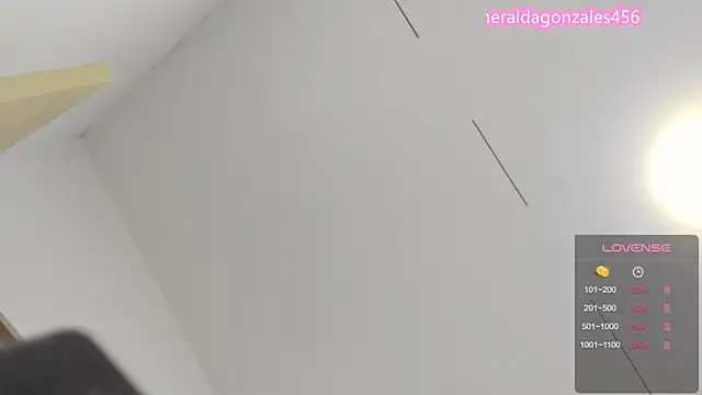 Snapshot of esmeraldastrong chatting on January 2025 10:45:01 PM esmeraldastrong online show from January 2025 10:45:01 PM