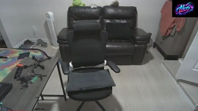 Zander823 online show from April 2026 05:32:02 AM