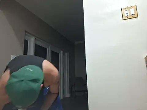 Zander823 online show from April 2026 04:25:02 AM