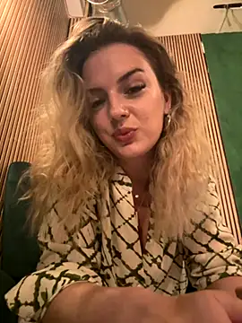 Snapshot of LexyGold chatting on October 2025 04:19:02 PM LexyGold online show from October 2025 04:19:02 PM