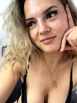Snapshot of LexyGold chatting on September 2025 02:06:02 PM LexyGold online show from September 2025 02:06:02 PM