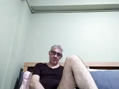 Snapshot of BIGUNCUTHARDCOCK chatting on October 2025 02:21:01 AM BIGUNCUTHARDCOCK online show from October 2025 02:21:01 AM