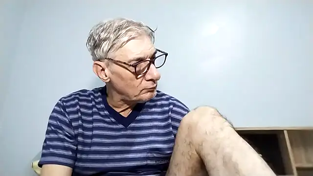 Snapshot of BIGUNCUTHARDCOCK chatting on September 2025 01:21:02 AM BIGUNCUTHARDCOCK online show from September 2025 01:21:02 AM