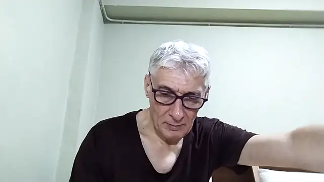 Snapshot of BIGUNCUTHARDCOCK chatting on December 2025 02:17:01 PM BIGUNCUTHARDCOCK online show from December 2025 02:17:01 PM