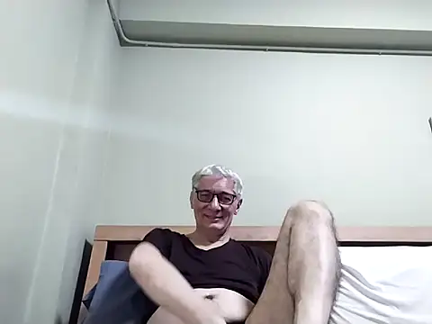 BIGUNCUTHARDCOCK online show from November 2025 01:43:01 PM