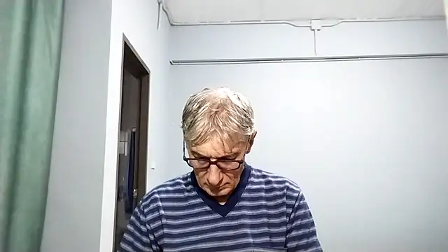 Snapshot of BIGUNCUTHARDCOCK chatting on September 2025 12:11:01 AM BIGUNCUTHARDCOCK online show from September 2025 12:11:01 AM