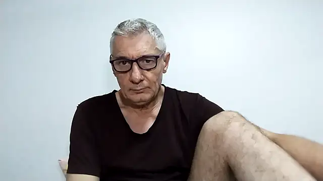 Snapshot of BIGUNCUTHARDCOCK chatting on February 2026 12:44:01 AM BIGUNCUTHARDCOCK online show from February 2026 12:44:01 AM