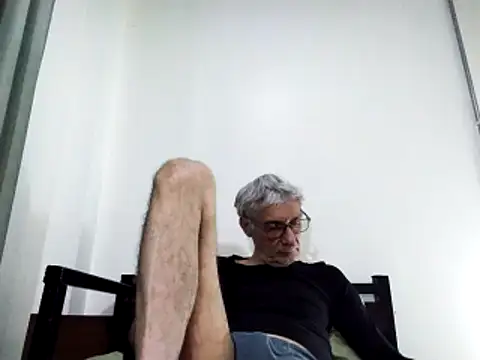 Snapshot of BIGUNCUTHARDCOCK chatting on March 2025 01:02:01 AM BIGUNCUTHARDCOCK online show from March 2025 01:02:01 AM
