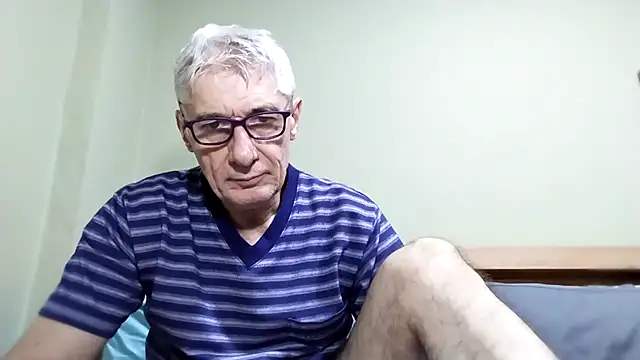 Snapshot of BIGUNCUTHARDCOCK chatting on October 2025 11:39:01 PM BIGUNCUTHARDCOCK online show from October 2025 11:39:01 PM