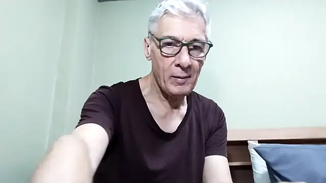 Snapshot of BIGUNCUTHARDCOCK chatting on October 2025 12:43:01 AM BIGUNCUTHARDCOCK online show from October 2025 12:43:01 AM