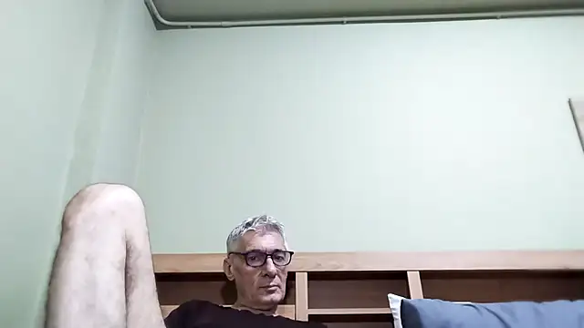 Snapshot of BIGUNCUTHARDCOCK chatting on October 2025 02:01:01 AM BIGUNCUTHARDCOCK online show from October 2025 02:01:01 AM