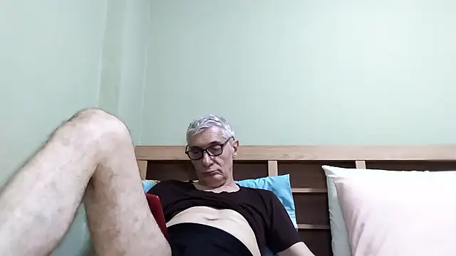 Snapshot of BIGUNCUTHARDCOCK chatting on January 2026 02:15:02 AM BIGUNCUTHARDCOCK online show from January 2026 02:15:02 AM