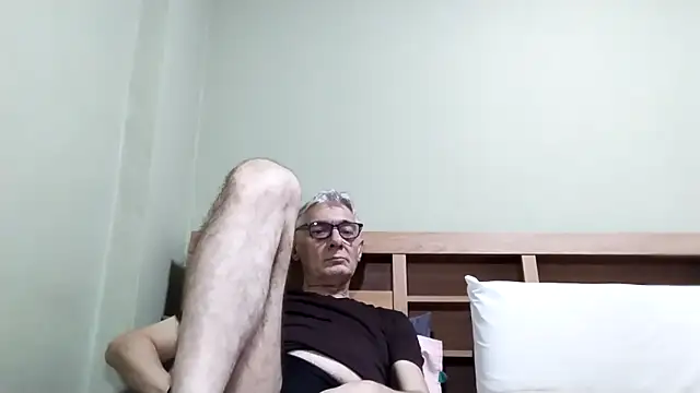 Snapshot of BIGUNCUTHARDCOCK chatting on October 2025 03:13:02 PM BIGUNCUTHARDCOCK online show from October 2025 03:13:02 PM