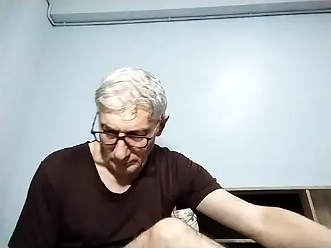 Snapshot of BIGUNCUTHARDCOCK chatting on September 2025 04:59:01 AM BIGUNCUTHARDCOCK online show from September 2025 04:59:01 AM
