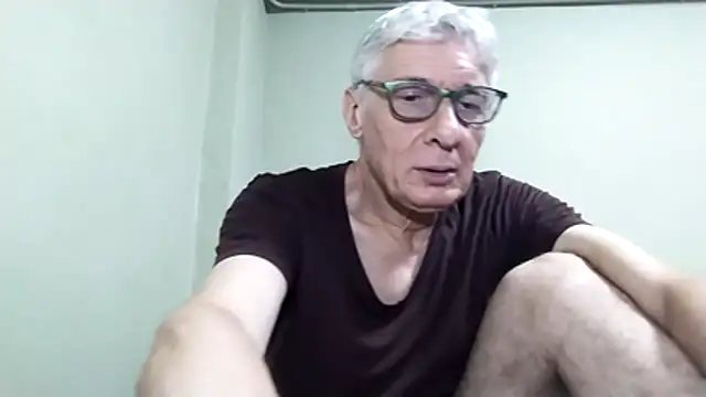 Snapshot of BIGUNCUTHARDCOCK chatting on January 2026 02:13:01 PM BIGUNCUTHARDCOCK online show from January 2026 02:13:01 PM