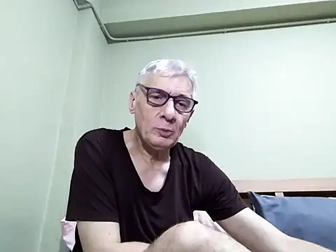 Snapshot of BIGUNCUTHARDCOCK chatting on October 2025 02:31:02 AM BIGUNCUTHARDCOCK online show from October 2025 02:31:02 AM