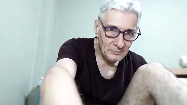 Snapshot of BIGUNCUTHARDCOCK chatting on December 2025 01:52:02 AM BIGUNCUTHARDCOCK online show from December 2025 01:52:02 AM