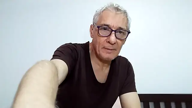 Snapshot of BIGUNCUTHARDCOCK chatting on February 2026 02:11:01 AM BIGUNCUTHARDCOCK online show from February 2026 02:11:01 AM