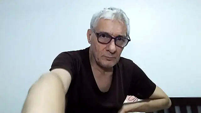 Snapshot of BIGUNCUTHARDCOCK chatting on February 2026 01:21:02 PM BIGUNCUTHARDCOCK online show from February 2026 01:21:02 PM