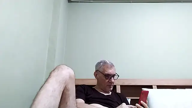 Snapshot of BIGUNCUTHARDCOCK chatting on January 2026 01:20:02 AM BIGUNCUTHARDCOCK online show from January 2026 01:20:02 AM