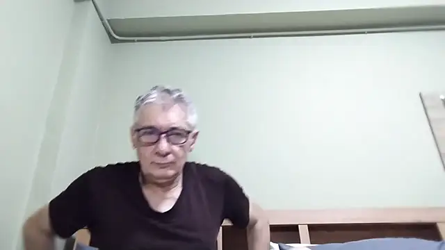 Snapshot of BIGUNCUTHARDCOCK chatting on October 2025 12:22:01 AM BIGUNCUTHARDCOCK online show from October 2025 12:22:01 AM