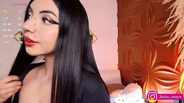 Snapshot of Aliceowenn chatting on September 2025 09:43:02 PM Aliceowenn online show from September 2025 09:43:02 PM