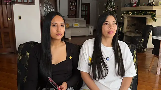 Snapshot of 2SummerLove1 chatting on November 2025 02:28:02 PM 2SummerLove1 online show from November 2025 02:28:02 PM