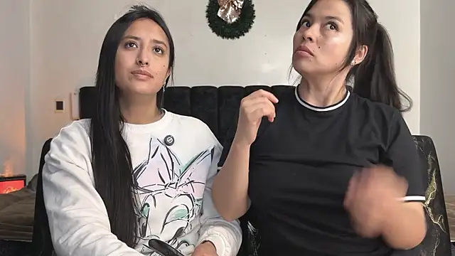 Snapshot of 2SummerLove1 chatting on February 2026 01:50:02 AM 2SummerLove1 online show from February 2026 01:50:02 AM