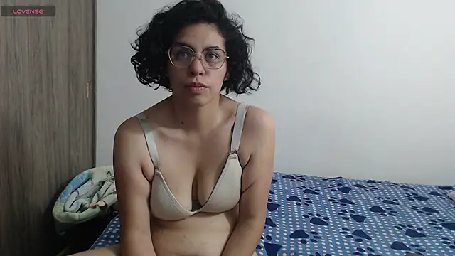 Snapshot of Anne_purple chatting on February 2025 07:05:02 PM Anne purple online show from February 2025 07:05:02 PM