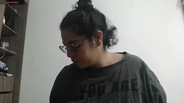 Snapshot of Anne_purple chatting on November 2025 02:54:01 PM Anne purple online show from November 2025 02:54:01 PM