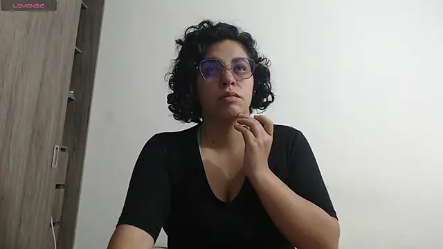 Snapshot of Anne_purple chatting on December 2025 04:49:01 PM Anne purple online show from December 2025 04:49:01 PM