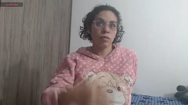 Snapshot of Anne_purple chatting on January 2025 06:28:02 PM Anne purple online show from January 2025 06:28:02 PM