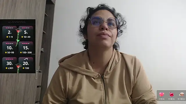 Snapshot of Anne_purple chatting on December 2025 03:55:01 PM Anne purple online show from December 2025 03:55:01 PM