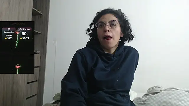 Snapshot of Anne_purple chatting on February 2025 03:37:02 PM Anne purple online show from February 2025 03:37:02 PM