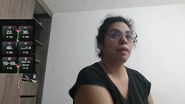 Snapshot of Anne_purple chatting on November 2025 03:45:02 PM Anne purple online show from November 2025 03:45:02 PM