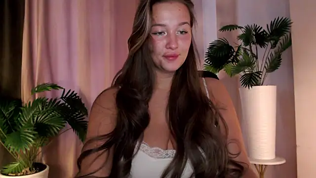 Snapshot of Milk_Bunny chatting on February 2025 09:44:02 AM Milk Bunny online show from February 2025 09:44:02 AM