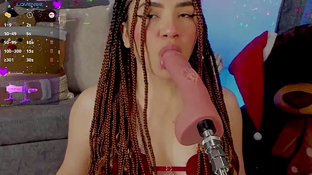 Snapshot of Queen_Deepthroat chatting on December 2024 12:44:02 AM Queen Deepthroat online show from December 2024 12:44:02 AM